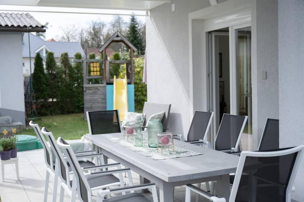 Schönes Ferienhaus mit Garten Pörtschach am Wörthersee Exterior foto